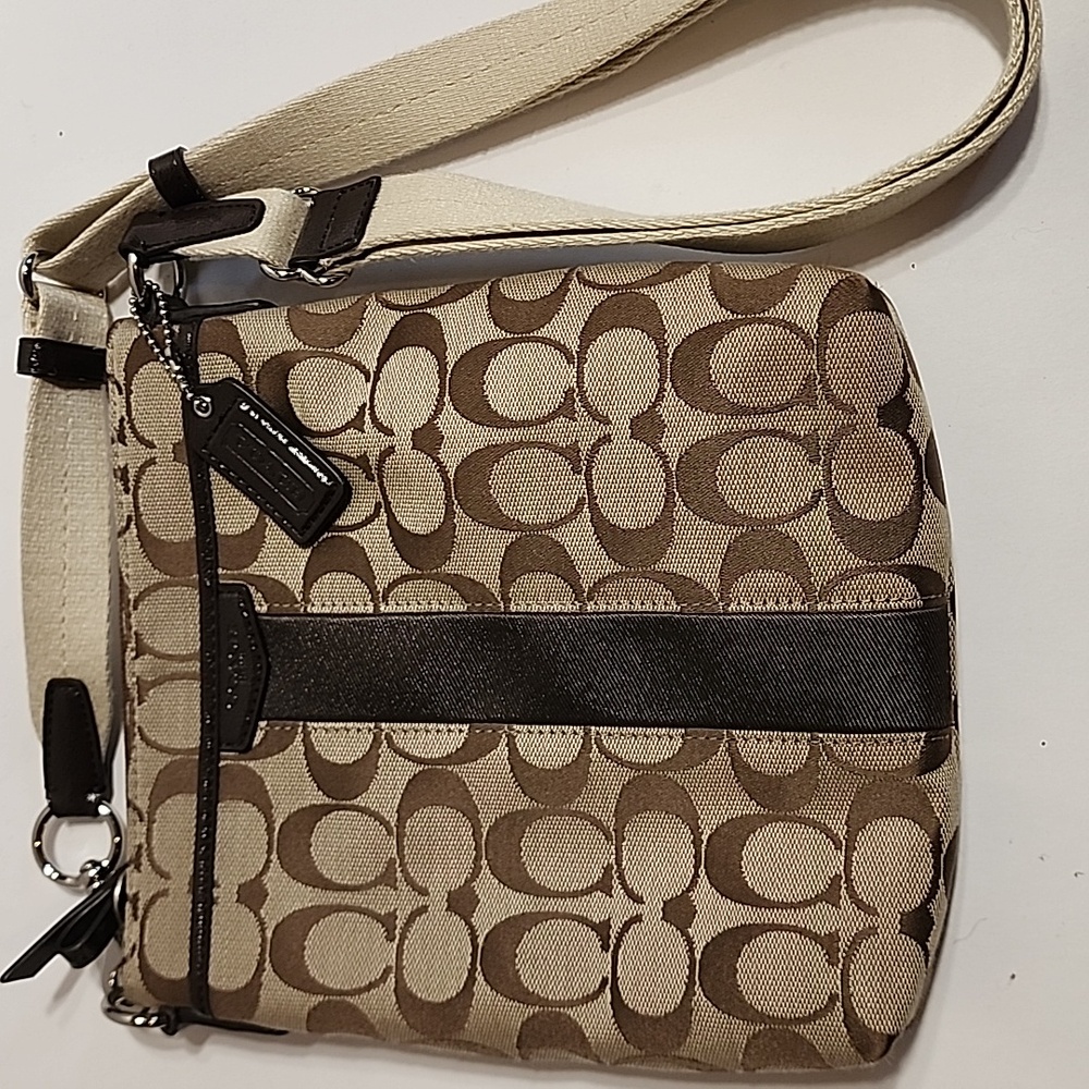 Coach brown khaki signature c crossbody swing pack bag